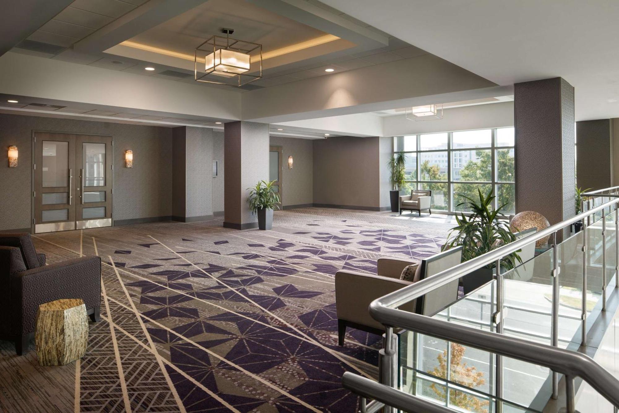 Embassy Suites By Hilton Charlotte Uptown Exterior photo