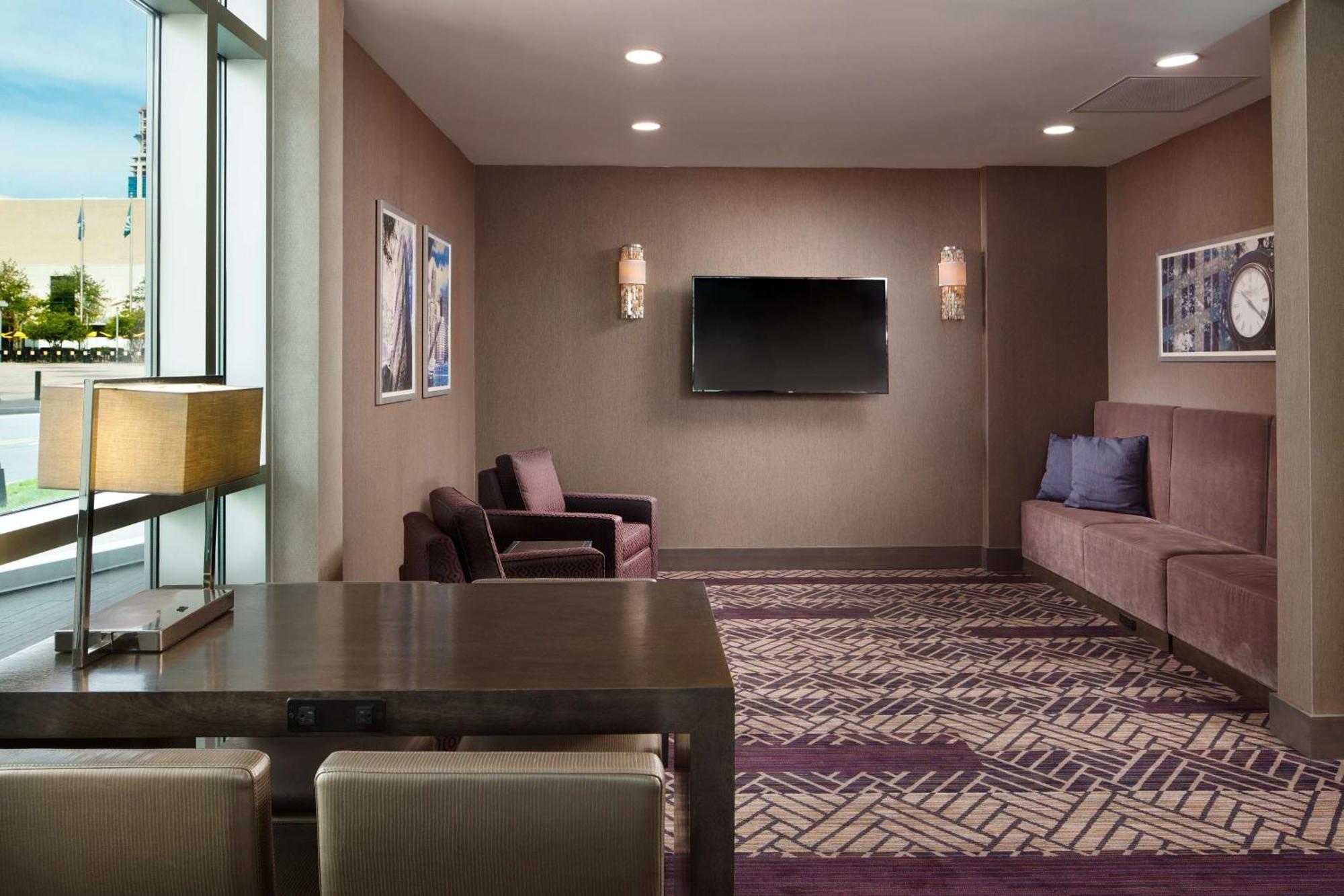 Embassy Suites By Hilton Charlotte Uptown Exterior photo