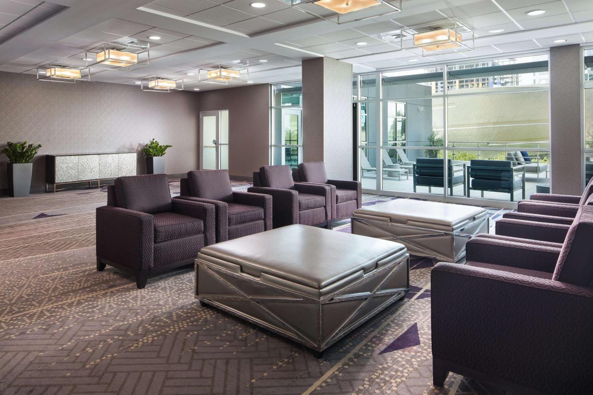 Embassy Suites By Hilton Charlotte Uptown Exterior photo
