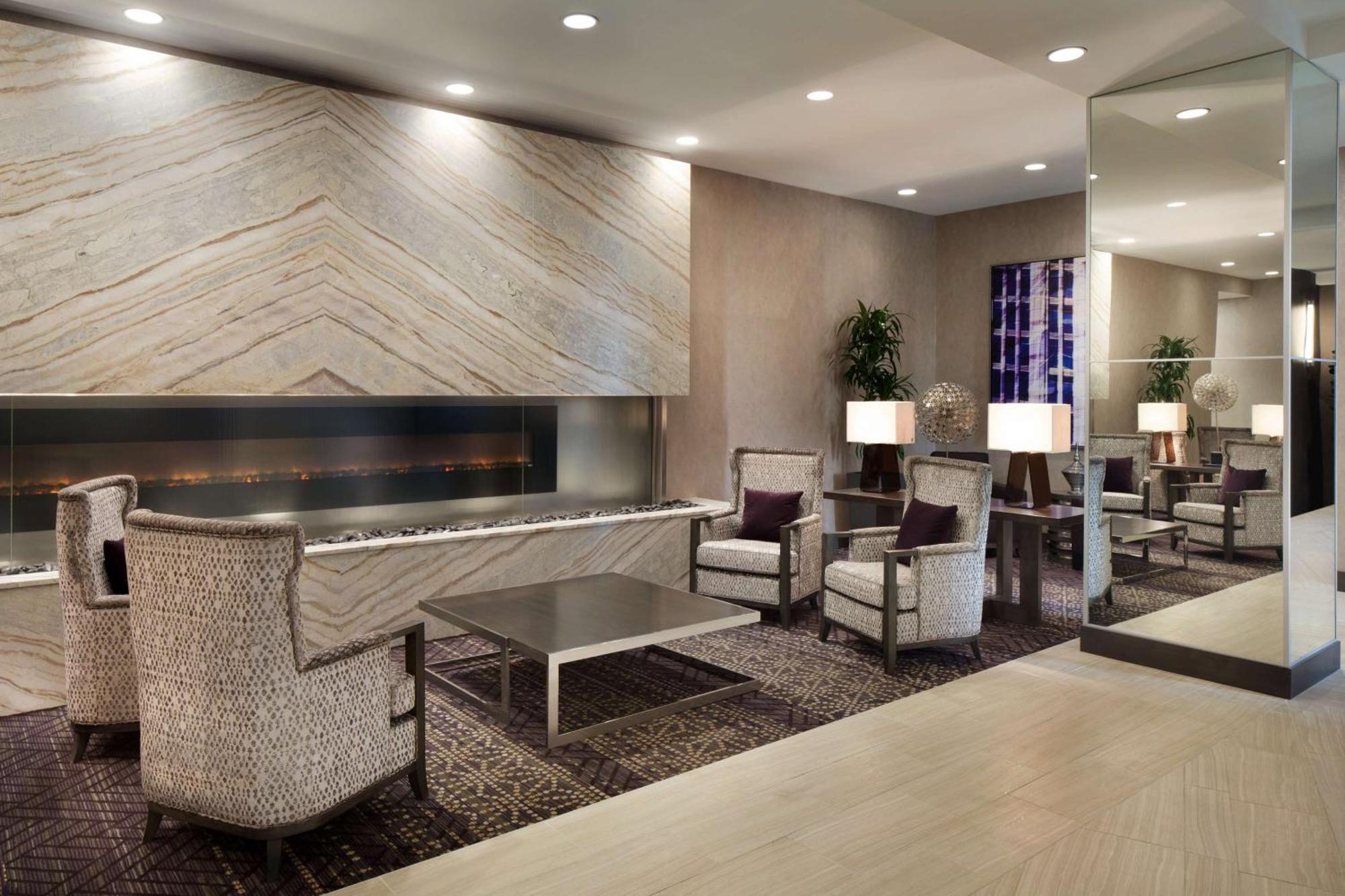 Embassy Suites By Hilton Charlotte Uptown Exterior photo